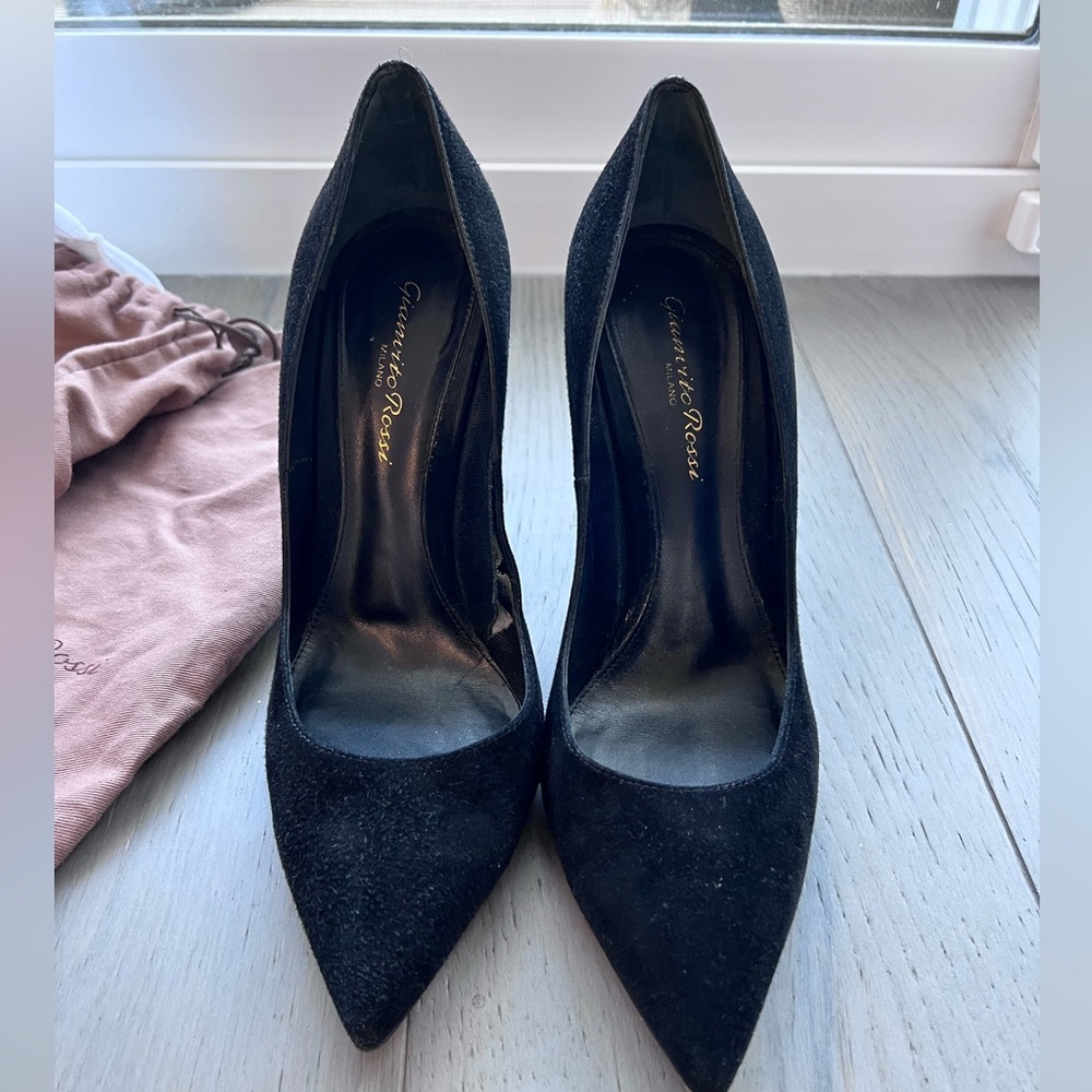 Gianvito Rossi Suede Pumps